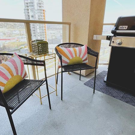 Downtown Waterfront Kelowna Oasis Newly Renovated 2Bed 2Bathアパートメント エクステリア 写真