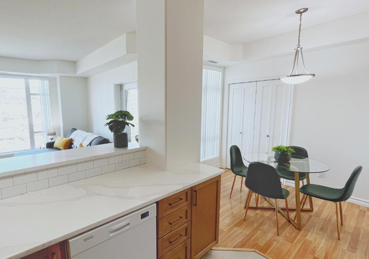 Downtown Waterfront Kelowna Oasis Newly Renovated 2Bed 2Bathアパートメント エクステリア 写真