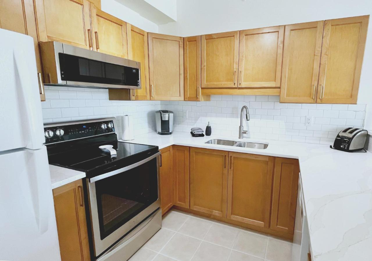 Downtown Waterfront Kelowna Oasis Newly Renovated 2Bed 2Bathアパートメント エクステリア 写真