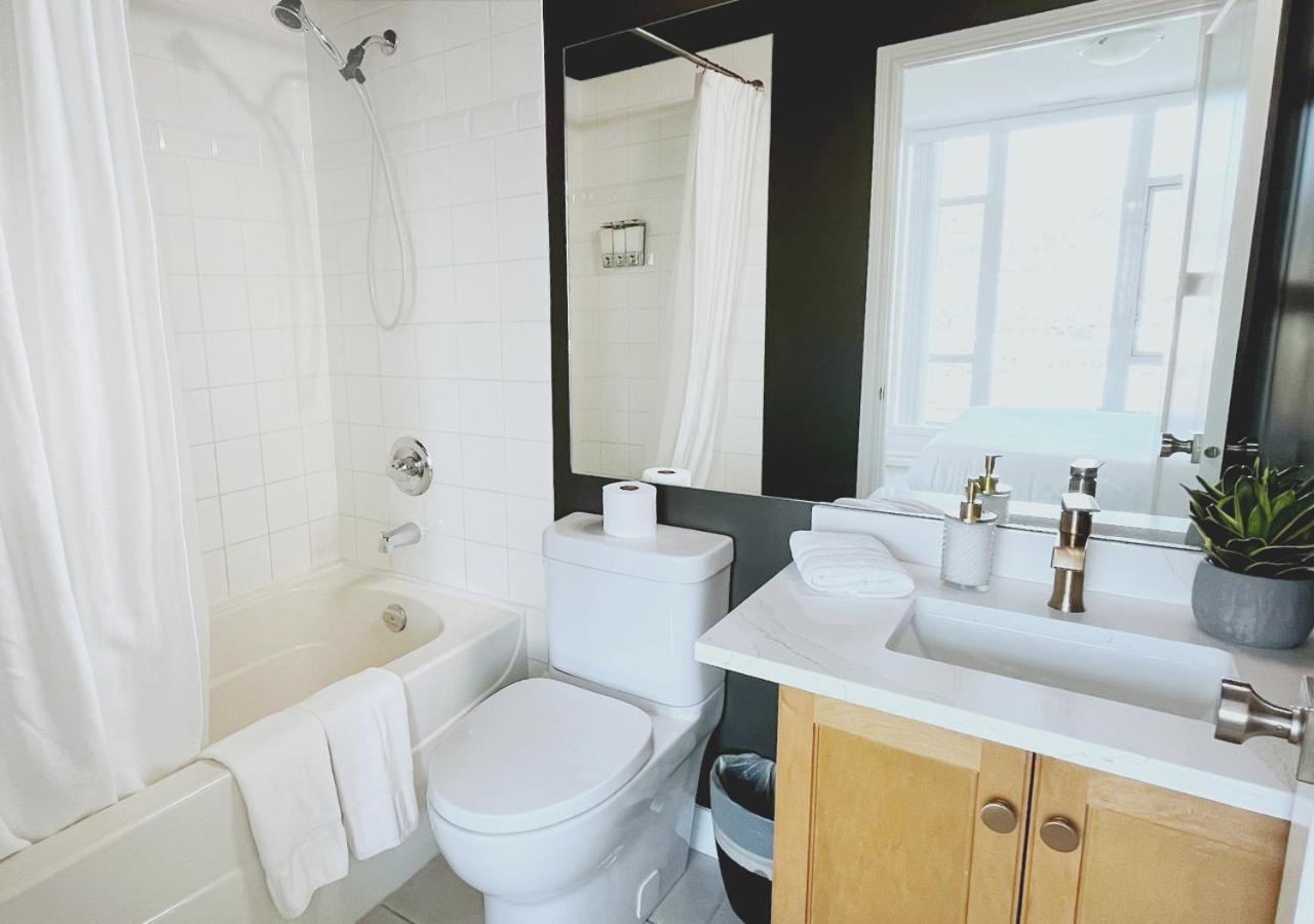 Downtown Waterfront Kelowna Oasis Newly Renovated 2Bed 2Bathアパートメント エクステリア 写真