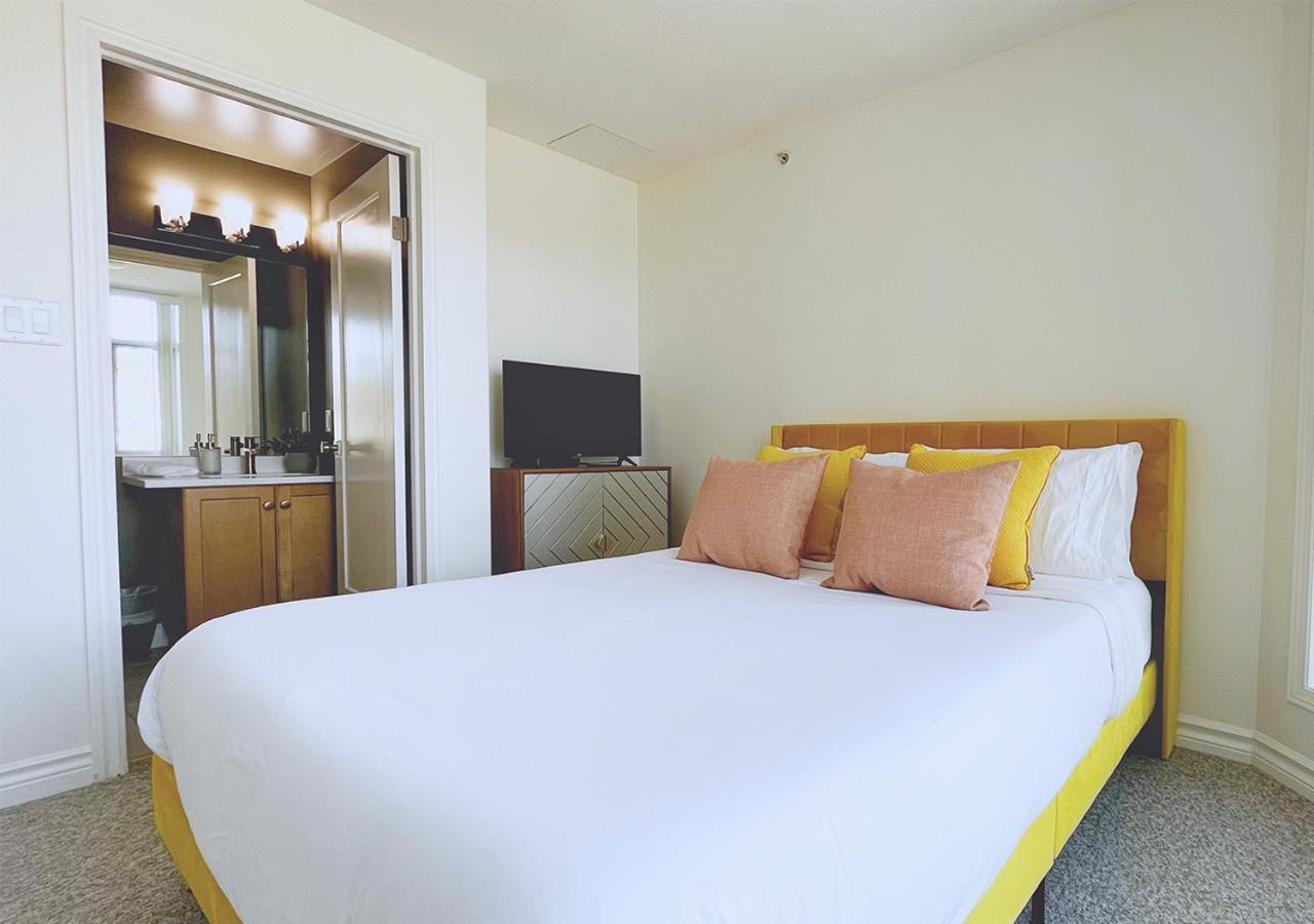 Downtown Waterfront Kelowna Oasis Newly Renovated 2Bed 2Bathアパートメント エクステリア 写真