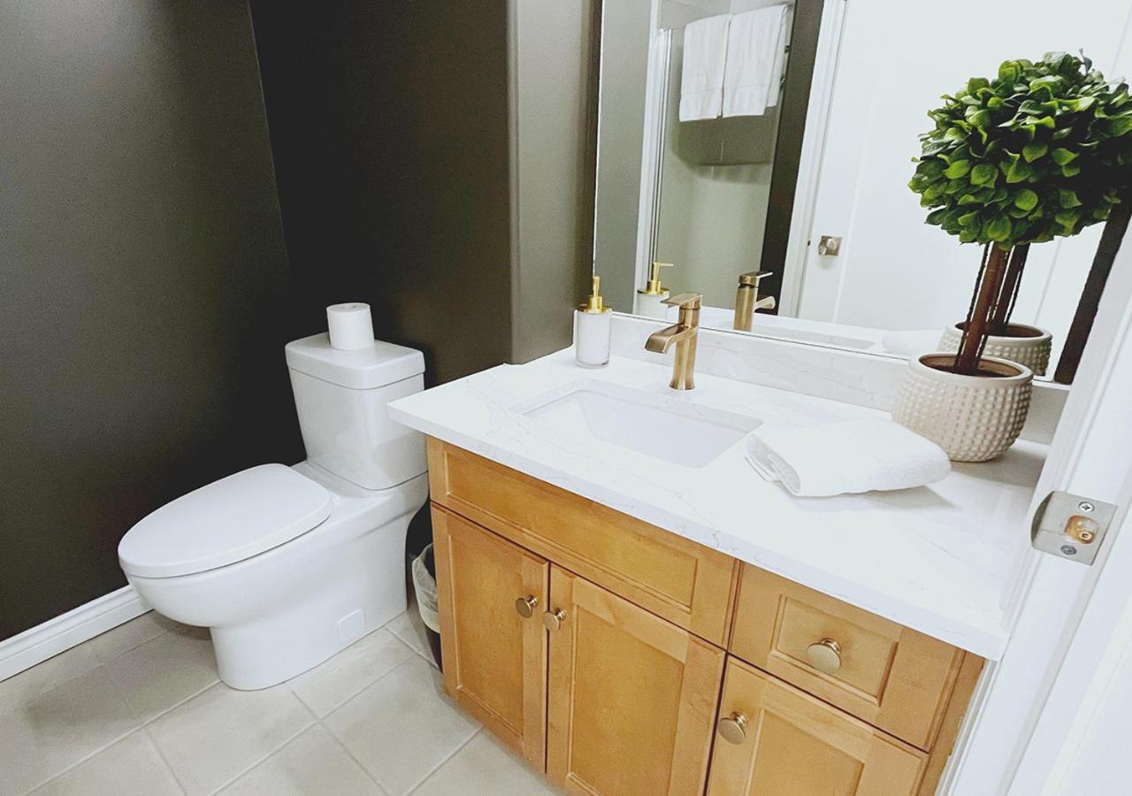 Downtown Waterfront Kelowna Oasis Newly Renovated 2Bed 2Bathアパートメント エクステリア 写真